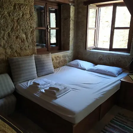 Rosalia Apartamento Chalki Town